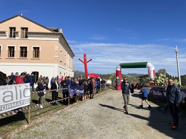 Campionati corsa campestre tra le vigne del Cirò